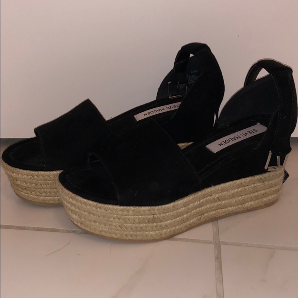 Worn once Steve Madden sandal wedge